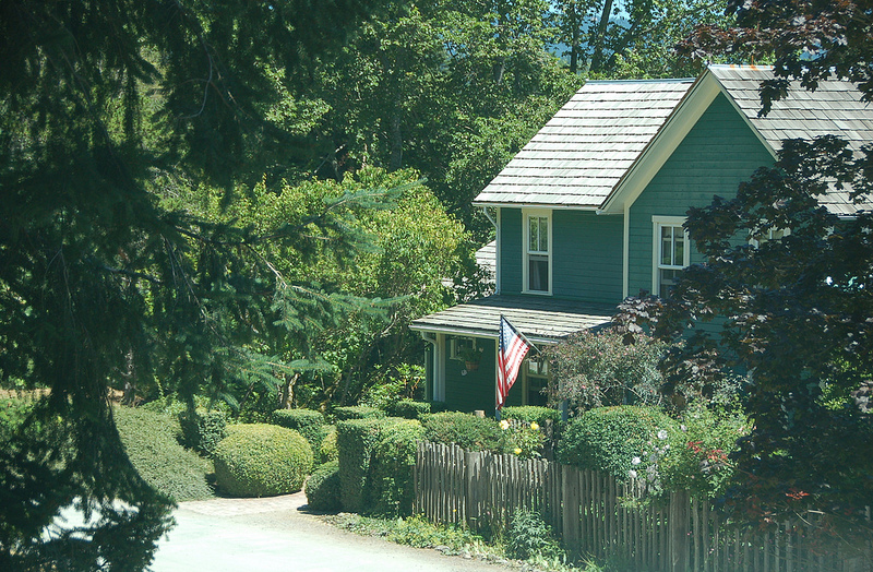Association Attempting to Foreclose on Home of a Veteran for Flying the Flag